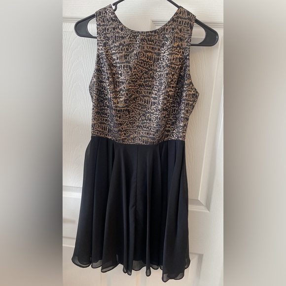 Formal dress - Picture 2 of 2